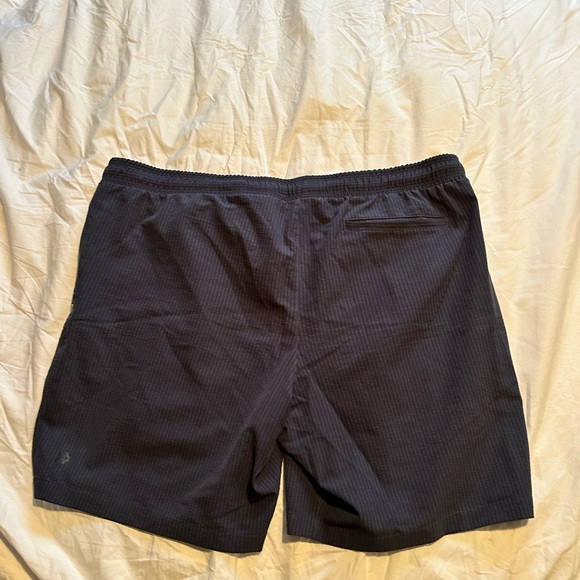 Navy all in motion athletic shorts size 36 - Picture 3 of 3